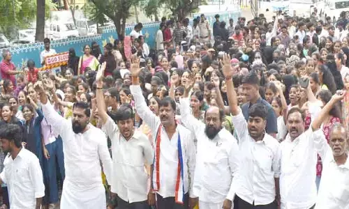 విద్యార్థులపై తీసుకొచ్చిన రెవెన్యూ రికవరీ యాక్ట్ ను తక్షణమే ఉపసంహరించుకోవాలి