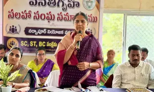 విద్యార్థులను కడుపులో పెట్టి చూసుకోవాలి : ఎమ్మెల్యే సునీత