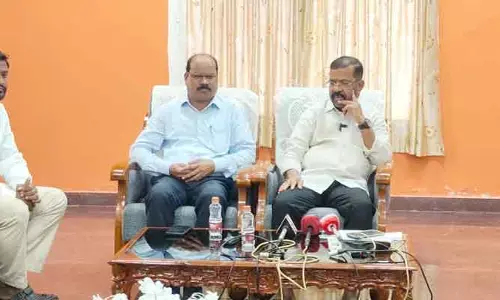 కాకతీయ యూనివర్సిటీని రాజకీయ వేదికగా మార్చొద్దు: ఎమ్మెల్యే నాయిని