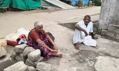 వృద్ధ దంపతుల ఫిర్యాదు..