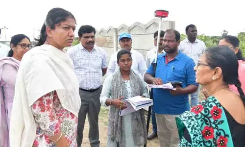 రీ సర్వేను పకడ్బందీగా పూర్తి చేయాలి: కలెక్టర్ చిత్రా మిశ్రా