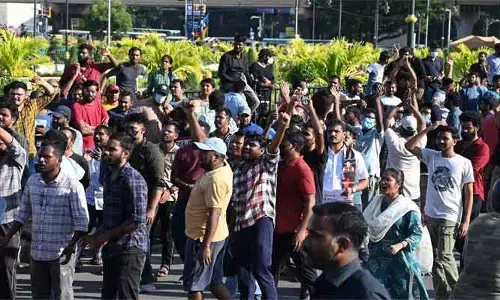 ఉద్యోగాలపై దాటవేతనా!