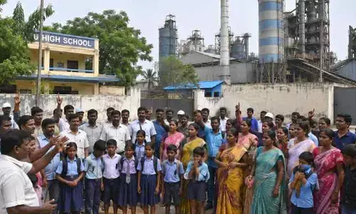 చిన్నారుల ఊపిరితో చెలగాటం