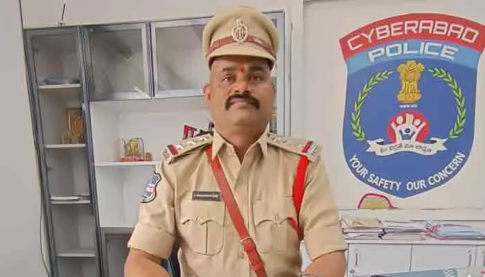 నార్సింగి ఇన్స్పెక్టర్గా విష్ణువర్ధన్ రెడ్డి బాధ్యతల స్వీకరణ నార్సింగి ఇన్స్పెక్టర్గా విష్ణువర్ధన్ రెడ్డి బాధ్యతల స్వీకరణ