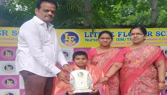చిన్న వయస్సులోనే అంతర్జాతీయ గుర్తింపు.. విద్యార్థికి ఘన సన్మానం చిన్న వయస్సులోనే అంతర్జాతీయ గుర్తింపు.. విద్యార్థికి ఘన సన్మానం