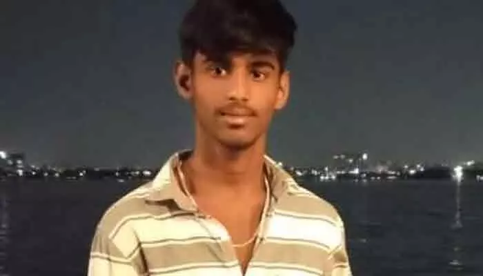భవనంపై నుంచి దూకి బీటెక్ విద్యార్థి మృతి భవనంపై నుంచి దూకి బీటెక్ విద్యార్థి మృతి