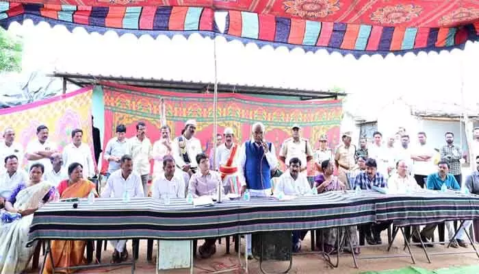 గిరిజనుల సమస్యల పరిష్కారానికి కృషి గిరిజనుల సమస్యల పరిష్కారానికి కృషి