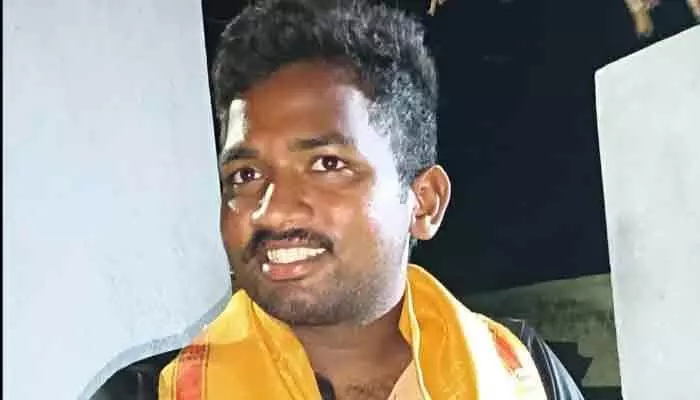 ఉద్యోగం ఆశ చూపించి మోసం.. రూ.55 వేలు కోల్పోయి యువకుడు బలవన్మరణం ఉద్యోగం ఆశ చూపించి మోసం.. రూ.55 వేలు కోల్పోయి యువకుడు బలవన్మరణం