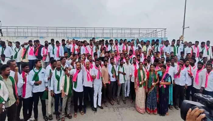 సాగునీటి కోసం బీఆర్ఎస్ మహాధర్నా సాగునీటి కోసం బీఆర్ఎస్ మహాధర్నా