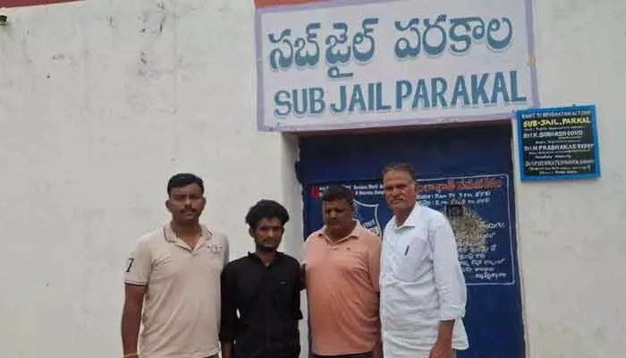 ఎన్బీడబ్ల్యూ వారెంట్ అమలు.. నిందితుడు అరెస్ట్, జైలుకు తరలింపు ఎన్బీడబ్ల్యూ వారెంట్ అమలు.. నిందితుడు అరెస్ట్, జైలుకు తరలింపు