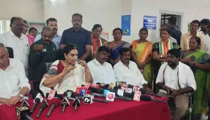 ఉచిత, నిర్బంధ విద్య అమలే కాంగ్రెస్ లక్ష్యం ఉచిత, నిర్బంధ విద్య అమలే కాంగ్రెస్ లక్ష్యం