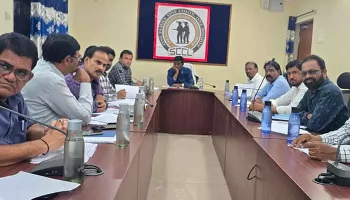 అర్జీ-2లో కార్మికుల సమస్యలకు తక్షణ పరిష్కారం చూపాలి అర్జీ-2లో కార్మికుల సమస్యలకు తక్షణ పరిష్కారం చూపాలి