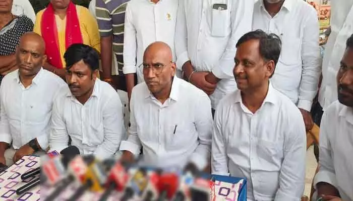 ఇందిరమ్మ రాజ్యంలో మహిళలకు అవమానం.. ఇందిరమ్మ రాజ్యంలో మహిళలకు అవమానం..
