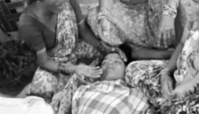 యువతి ఆత్మహత్య ఘటనపై కేసు నమోదు.. ముగ్గురిపై ఆరోపణలు యువతి ఆత్మహత్య ఘటనపై కేసు నమోదు.. ముగ్గురిపై ఆరోపణలు