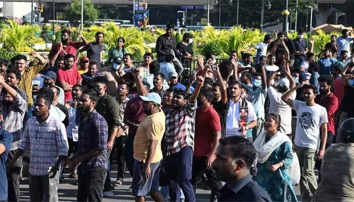 ఉద్యోగాలపై దాటవేతనా! ఉద్యోగాలపై దాటవేతనా!