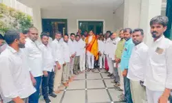 భువనగిరి ఎంపీ చామలను మర్యాదపూర్వకంగా కలిసిన మండల కాంగ్రెస్ నాయకులు భువనగిరి ఎంపీ చామలను మర్యాదపూర్వకంగా కలిసిన మండల కాంగ్రెస్ నాయకులు