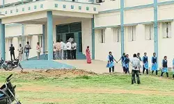విద్యార్థినులపై లైంగిక వేధింపుల ఆరోపణలు విద్యార్థినులపై లైంగిక వేధింపుల ఆరోపణలు