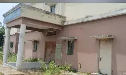 లక్షలు వెచ్చించారు.. లక్షణంగా వదిలేశారు