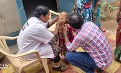ముక్కులో చాక్పీస్.. చిన్నారిని కాపాడిన 108 సిబ్బంది ముక్కులో చాక్పీస్.. చిన్నారిని కాపాడిన 108 సిబ్బంది