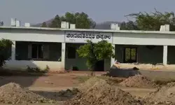 గురివింద సామెతలా వ్యవహరిస్తున్నారా..? గురివింద సామెతలా వ్యవహరిస్తున్నారా..?