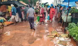 బురద మయమైన శనివారం అంగడి బురద మయమైన శనివారం అంగడి