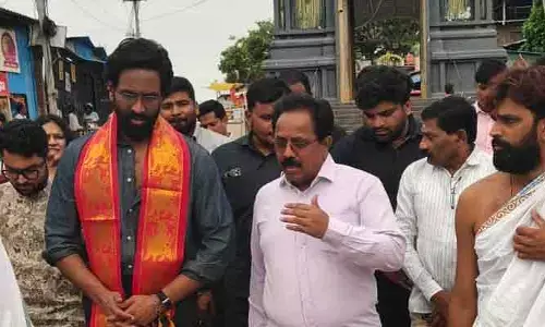 వనదుర్గ సేవలో హీరో మంచు విష్ణు