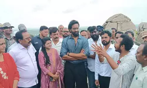 ఖిల్లా, చర్చ్‌ను సందర్శించిన హీరో మంచు విష్ణు