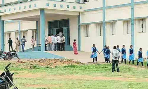 విద్యార్థినులపై లైంగిక వేధింపుల ఆరోపణలు