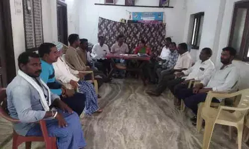 ఆరుతడి పంటలపై రైతులు దృష్టి సారించాలి: ఏఈఓ సంతోష్