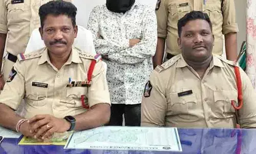 కాశీబుగ్గ సీఐ రామకృష్ణపై చర్యలు..  వీఆర్‌కు పంపుతూ ఉత్తర్వులు