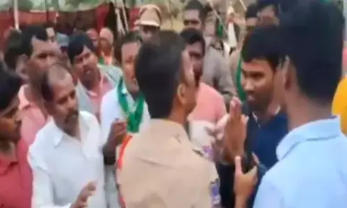 శంషాబాద్ బహదూర్‌‌గూడలో మరోసారి ఉద్రిక్తత.. పోలీసులపై కారం చల్లి దాడి చేసిన రైతులు