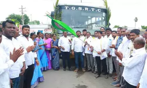 అనంతపల్లికి ఆర్టీసీ బస్సు సేవలు.. బస్సు నడిపి ప్రజల్లో ఉత్సాహం నింపిన ఎమ్మెల్యే మేడిపల్లి సత్యం