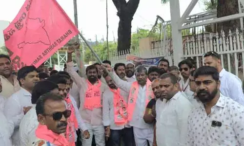 యువ సంగ్రామ సభకు సికింద్రాబాద్ నుంచి భారీగా తరలిన యువత..