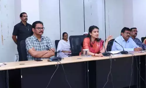 రైతులు ప్రత్యామ్నాయ పంటలు సాగు చేయాలి: కలెక్టర్ గరిమ అగ్రవాల్