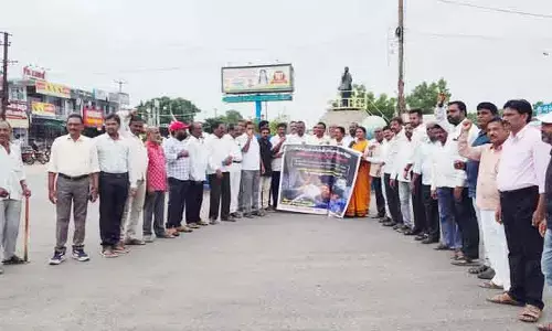 సోనమ్ వాంగ్‌చుక్ అరెస్ట్‌కు నిరసనగా హుజరాబాద్‌లో ప్రజాసంఘాల జేఏసీ ధర్నా