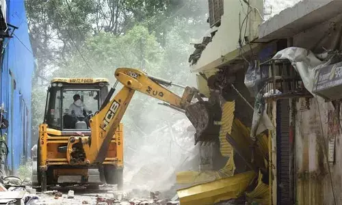 బుల్డోజర్ చర్యలు.. రాజ్యాంగానికి సవాల్!