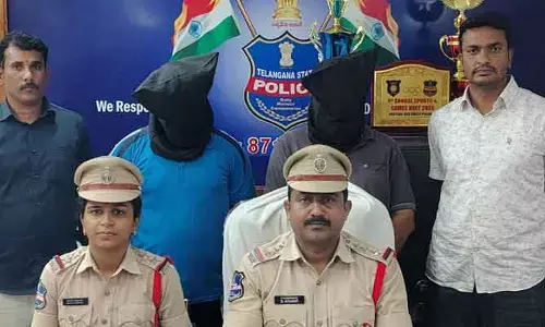 జగిత్యాలలో నిషేధిత ఈ-సిగరెట్ల విక్రయం.. ఇద్దరు వ్యక్తులు అరెస్ట్