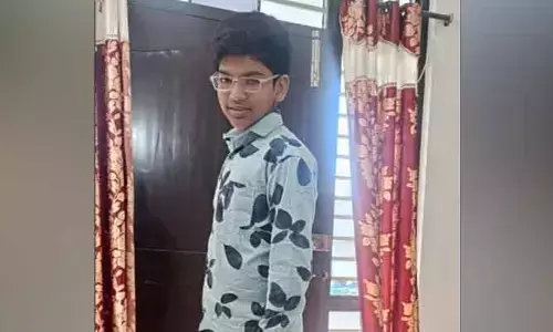 టిప్పర్ లారీ ఢీకొని పాఠశాల విద్యార్థి దుర్మరణం