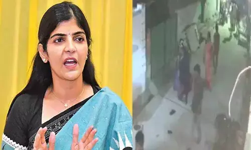 మహిళను వివస్త్రను చేసిన ఘటన.. సోషల్ మీడియా యూజర్లకు మహిళా కమిషన్ హెచ్చరిక
