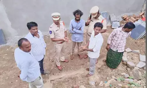 గట్టు: గుప్తనిధుల్లో మిగిలిన నాణేలు స్వాధీనం