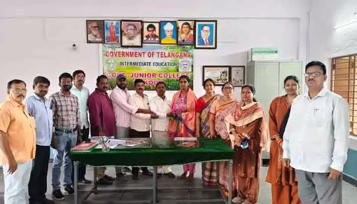 జాతీయ స్థాయికి చేరిన గ్రామీణ ప్రతిభ.. ఎన్ఐటీ విద్యార్థిని సన్మానించిన కాలేజీ బృందం జాతీయ స్థాయికి చేరిన గ్రామీణ ప్రతిభ.. ఎన్ఐటీ విద్యార్థిని సన్మానించిన కాలేజీ బృందం