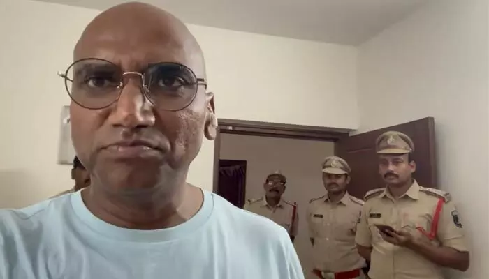 బీఆర్ఎస్ నేతల హౌస్ అరెస్ట్.. ఆమరణ దీక్ష చేస్తానని ఆర్ఎస్పీ హెచ్చరిక బీఆర్ఎస్ నేతల హౌస్ అరెస్ట్.. ఆమరణ దీక్ష చేస్తానని ఆర్ఎస్పీ హెచ్చరిక