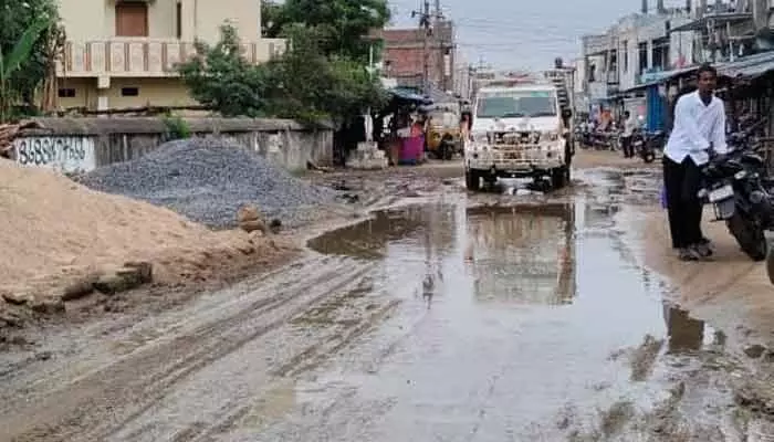 పారిశుధ్య పనులు నిర్వహించరా ? పారిశుధ్య పనులు నిర్వహించరా ?