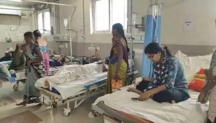 ప్రభుత్వ నర్సింగ్ కళాశాలలో ఫుడ్ పాయిజన్ కలకలం ప్రభుత్వ నర్సింగ్ కళాశాలలో ఫుడ్ పాయిజన్ కలకలం