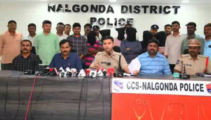 భూష్మి శ్రీకాంత్ నేర సామ్రాజ్యం బట్టబయలు భూష్మి శ్రీకాంత్ నేర సామ్రాజ్యం బట్టబయలు