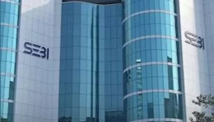 SEBI: బాస్ స్కామ్ సైబర్ మోసాలపై లిస్టెడ్ కంపెనీలకు సెబీ అలర్ట్ SEBI: బాస్ స్కామ్ సైబర్ మోసాలపై లిస్టెడ్ కంపెనీలకు సెబీ అలర్ట్