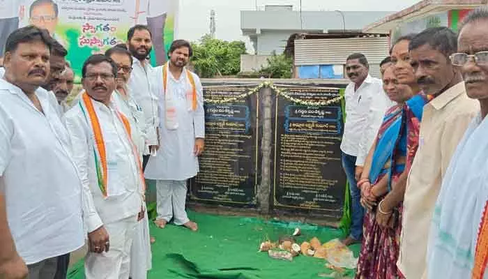ధర్మారం మండల కేంద్రంలో పర్యటించిన పెద్దపల్లి ఎంపీ వంశీకృష్ణ ధర్మారం మండల కేంద్రంలో పర్యటించిన పెద్దపల్లి ఎంపీ వంశీకృష్ణ