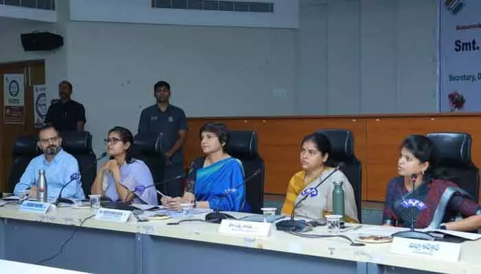 ప్రత్యేక ఓటరు జాబితా సమగ్ర సవరణ.. 2026 ప్రక్రియను పారదర్శకంగా పూర్తి చేయాలి ప్రత్యేక ఓటరు జాబితా సమగ్ర సవరణ.. 2026 ప్రక్రియను పారదర్శకంగా పూర్తి చేయాలి