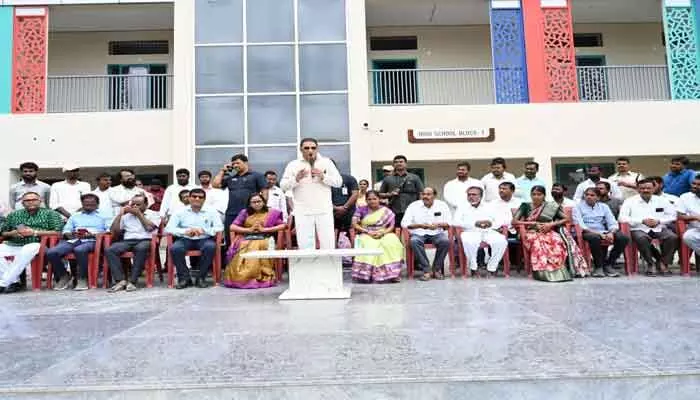 ప్రభుత్వ పాఠశాలలను దేశంలోనే అత్యుత్తమంగా తీర్చిదిద్దుతాం: మంత్రి అజహరుద్దీన్ ప్రభుత్వ పాఠశాలలను దేశంలోనే అత్యుత్తమంగా తీర్చిదిద్దుతాం: మంత్రి అజహరుద్దీన్