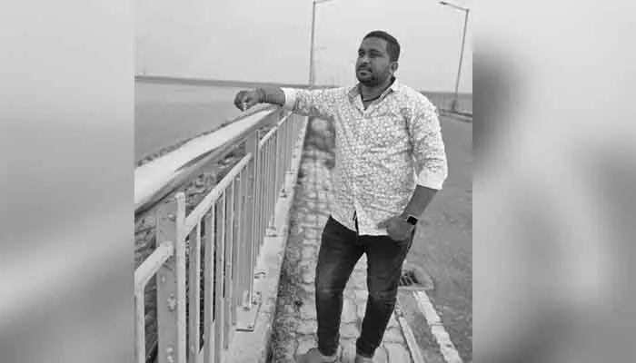 యువకుడు ఉరి వేసుకొని ఆత్మహత్య.... యువకుడు ఉరి వేసుకొని ఆత్మహత్య....